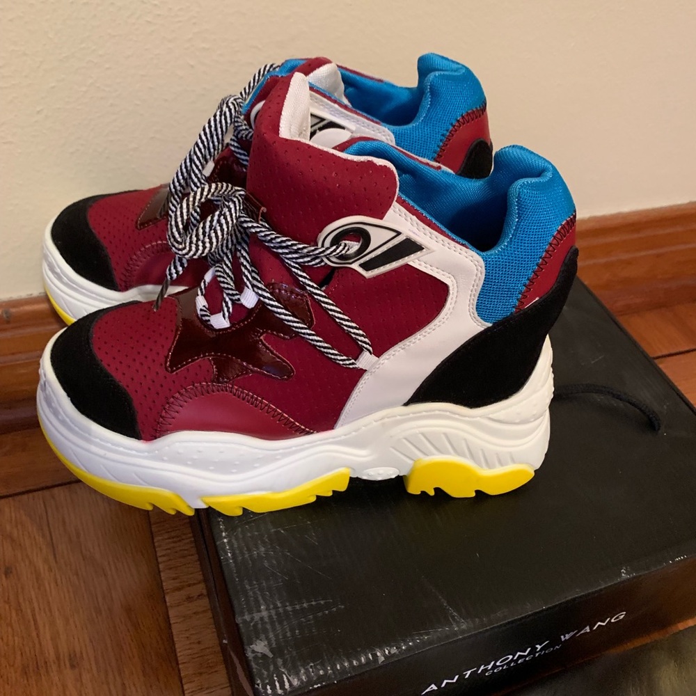 Fashionable Wedge sneaker